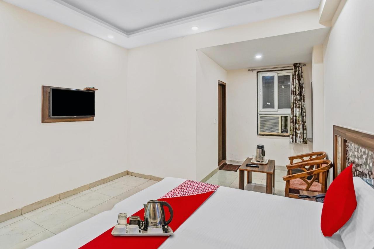 Oyo 88326 Hotel Cloud 9 New Delhi Extérieur photo